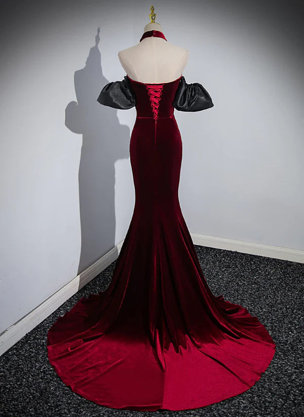 Hermoso vestido de fiesta largo de sirena con hombros descubiertos en rojo vino